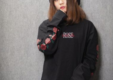 袖プリント ロングスリーブTシャツ(薔薇)